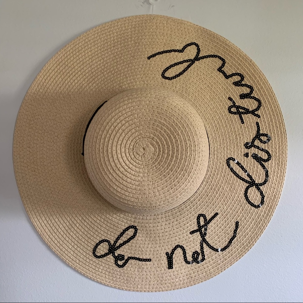 Francesca’s beach sun hat do not disturb